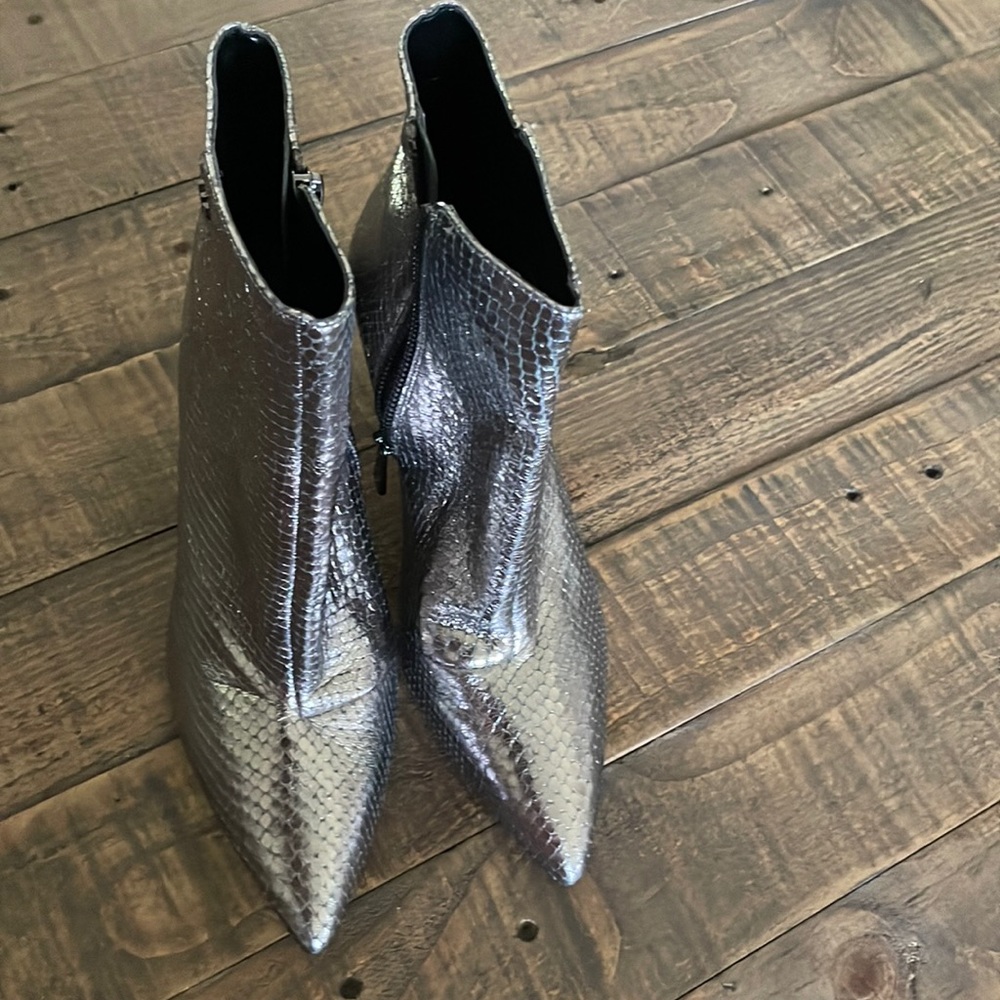 MICHAEL Michael Kors boots size 6.5 M brand new,never worn